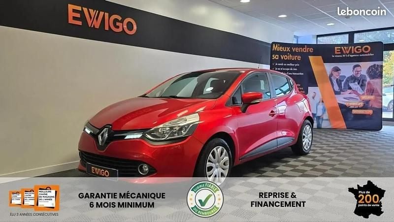 Rouge Utilisé 2015 Renault Clio IV Zen Berline | 8 490 € (Prix juste) - Image 1/4