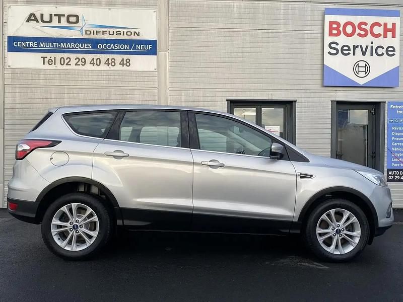 Gris Occasion 2017 Ford Kuga Titanium SUV | 16 950 € (Prix assez cher) - Image 1/4