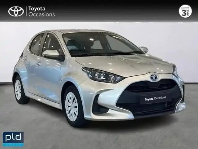 Occasion Toyota Yaris Hybrid Business Edition 116 ch (85 kW) 2022 Gris minéral (m) Berline