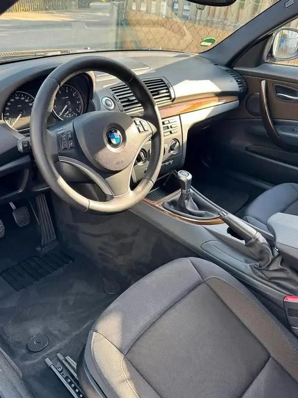 Noir Utilisé 2009 BMW 116 Citadine | 4 800 € - Image 1/4