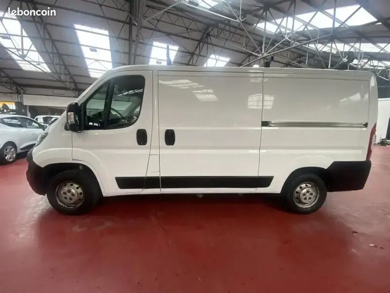 Image 2/4
