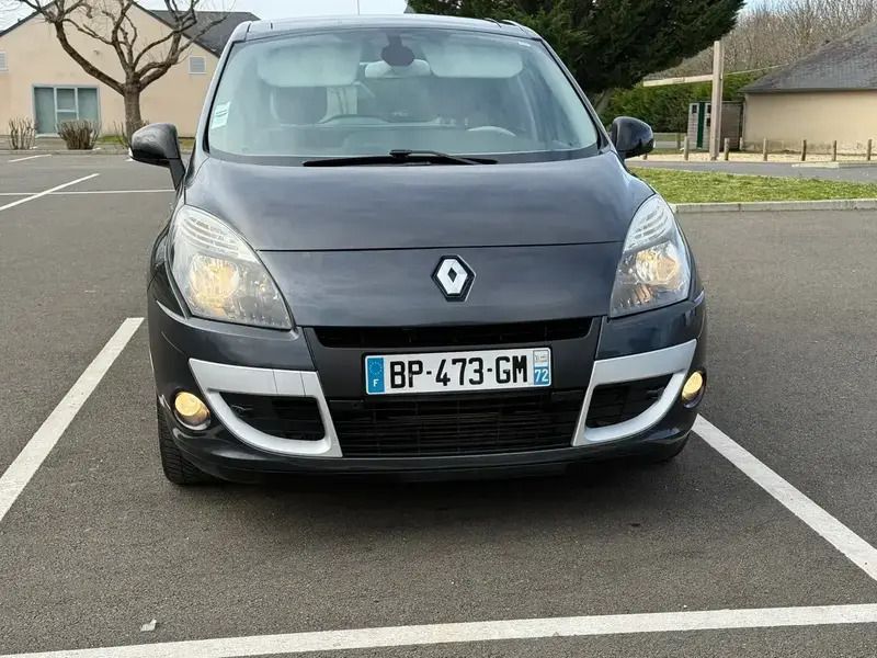 Utilisé 2011 Renault Scénic III Luxe Monospace | 4 500 € - Image 1/4