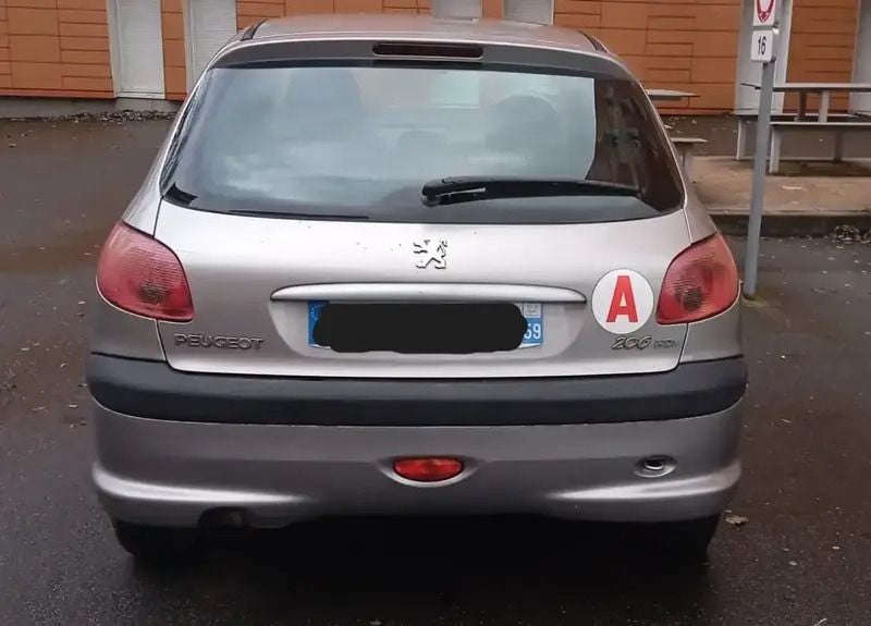 Gris Utilisé 2004 Peugeot 206 Premium Berline | 1 850 € (Prix juste) - Image 1/4