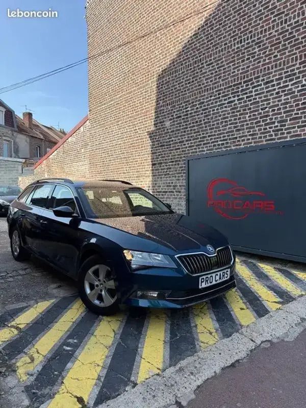 Bleu Utilisé 2016 Skoda Superb Break | 9 990 € - Image 1/4