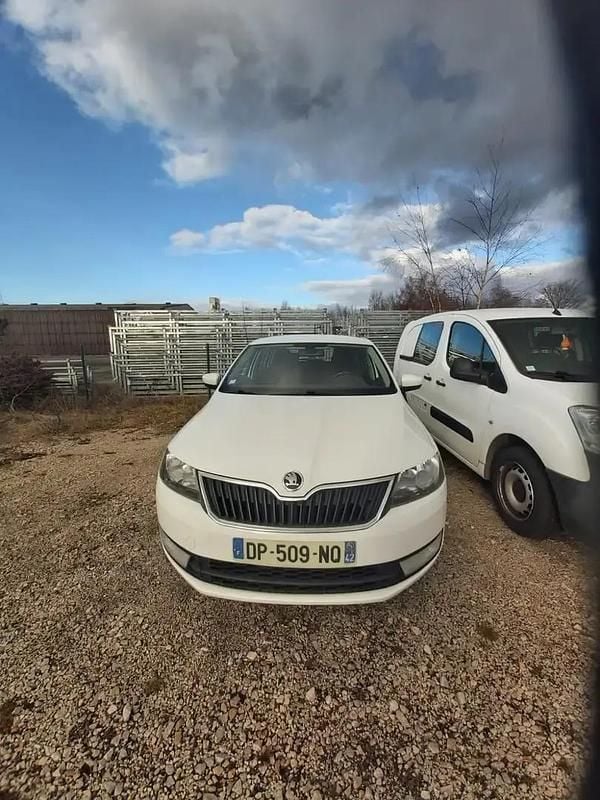 Blanc Occasion 2015 Skoda Rapid Ambition Berline | 6 000 € - Image 1/4