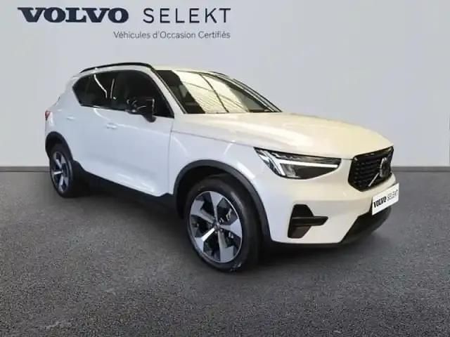 Occasion Volvo XC40 Plus 166 ch (122 kW) 2025 Blanc cristal métallisé SUV