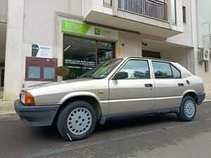 Gris Occasion 1989 Alfa Romeo 33 Berline | 3 800 € - Image 1/4