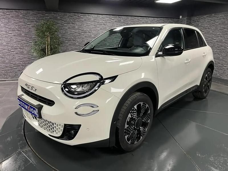 Blanc Utilisé 2024 Fiat 600 La Prima SUV | 21 990 € (Prix juste) - Image 1/4