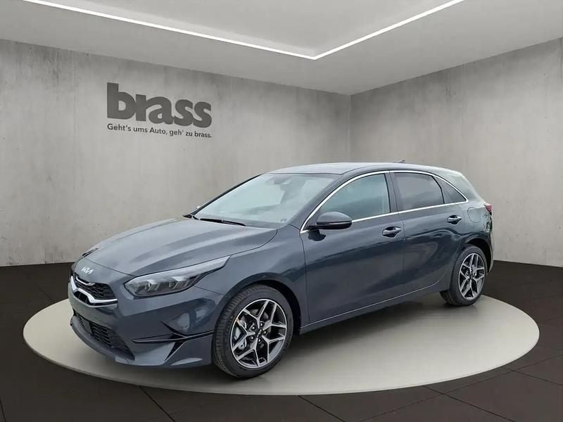 Gris Nouvelle 2025 Kia Ceed Citadine | 26 980 € (Prix juste) - Image 1/4