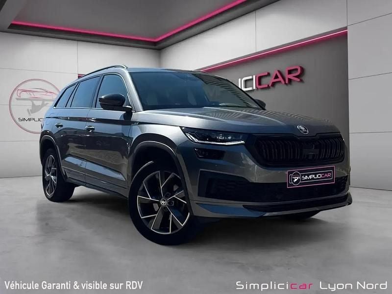 Gris Utilisé 2023 Skoda Kodiaq SportLine SUV | 33 990 € (Prix juste) - Image 1/4
