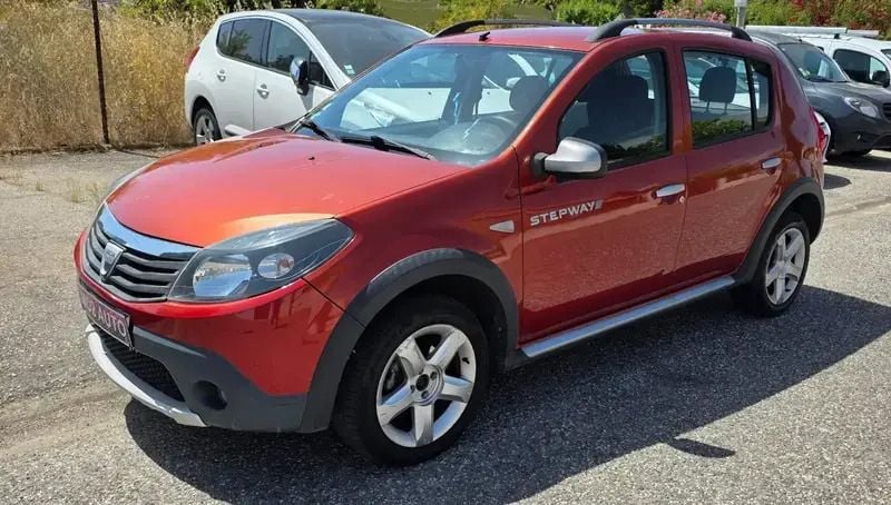 Rouge Utilisé 2010 Dacia Sandero Stepway Citadine | 2 490 € (Bon prix) - Image 1/4