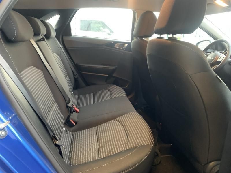 Occasion Kia Ceed Active 140 ch (102 kW) 2024 Bleu fusion métallisé Citadine