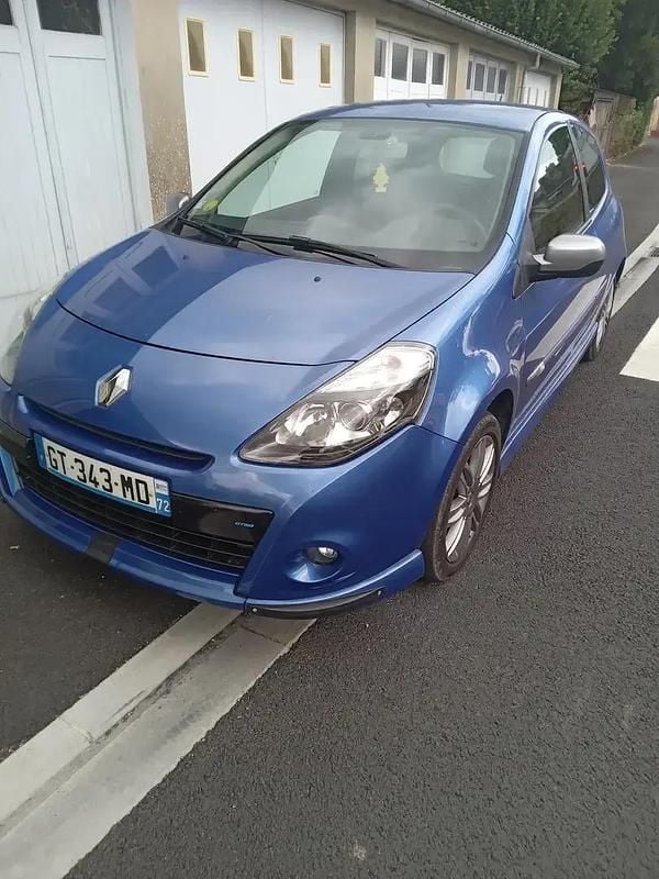 Utilisé 2009 Renault Clio III GT Berline | 8 000 € (Prix juste) - Image 1/4