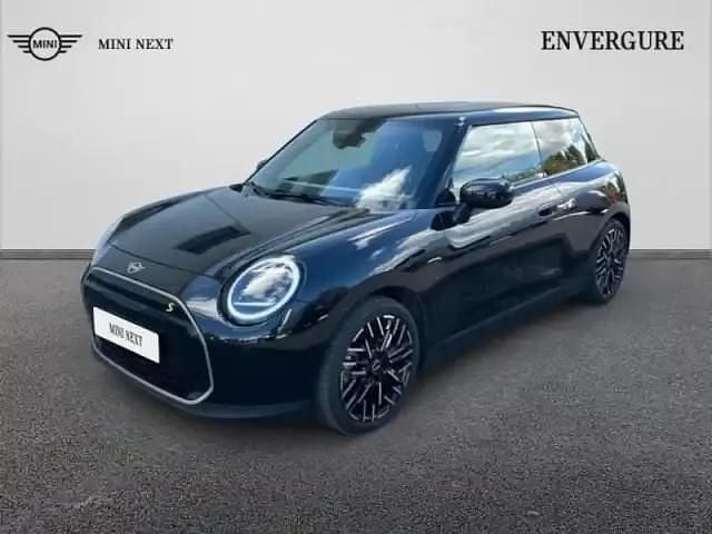 Midnight black ii Occasion 2024 Mini Cooper Favoured Citadine | 33 990 € (Prix juste) - Image 1/4