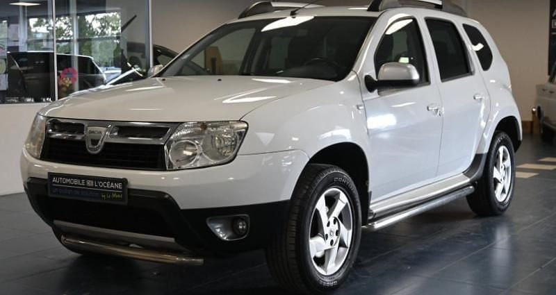 Blanc Utilisé 2011 Dacia Duster Lauréate SUV | 5 996 € (Prix juste) - Image 1/4