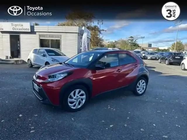 Biton rouge piment premium/toit noir Utilisé 2022 Toyota Aygo Design Citadine | 14 490 € (Prix juste) - Image 1/4