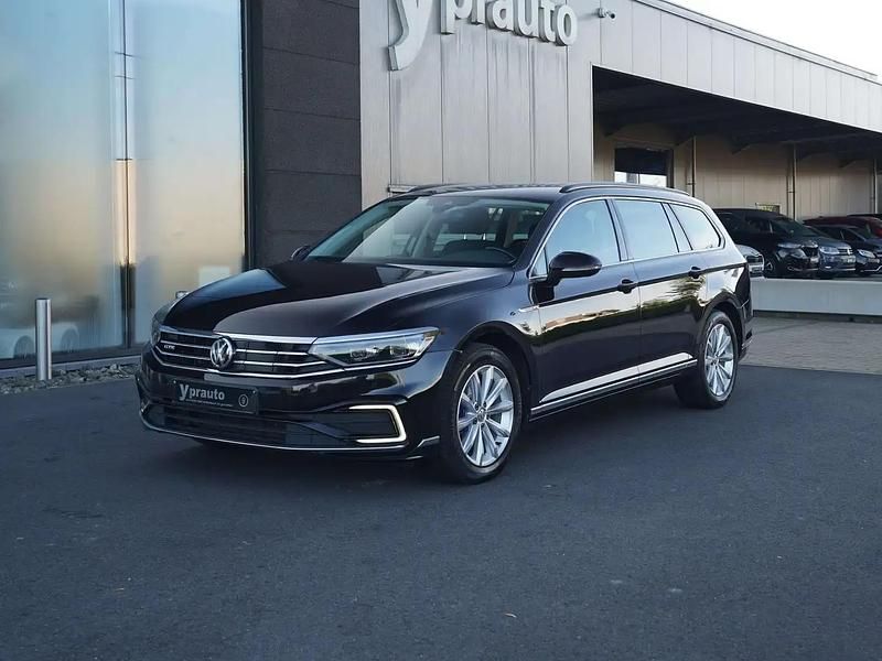 Noir Utilisé 2020 VW Passat GTE Break | 17 990 € (Prix juste) - Image 1/4