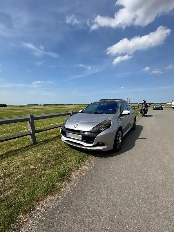 Utilisé 2011 Renault Clio III Berline | 14 990 € - Image 1/4