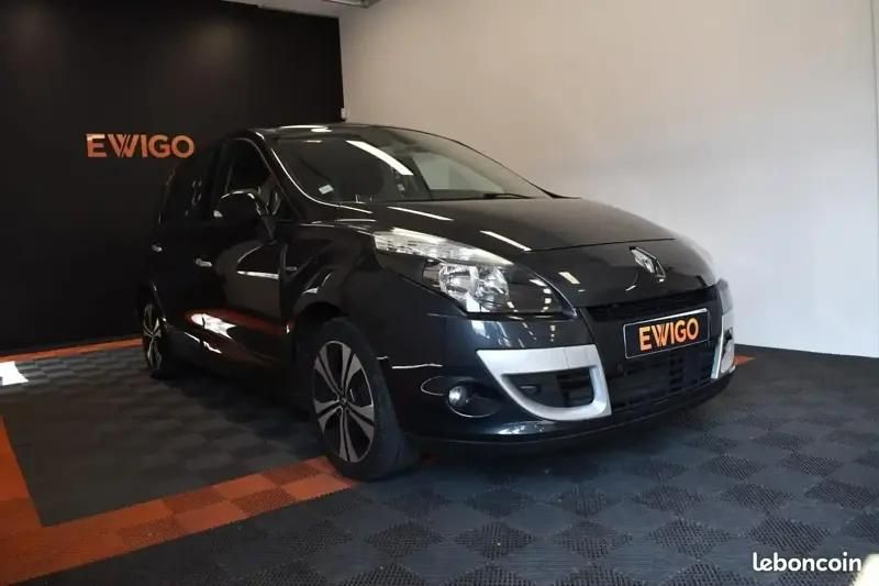 Noir Utilisé 2011 Renault Scénic III Bose Edition Monospace | 6 190 € (Prix juste) - Image 1/4