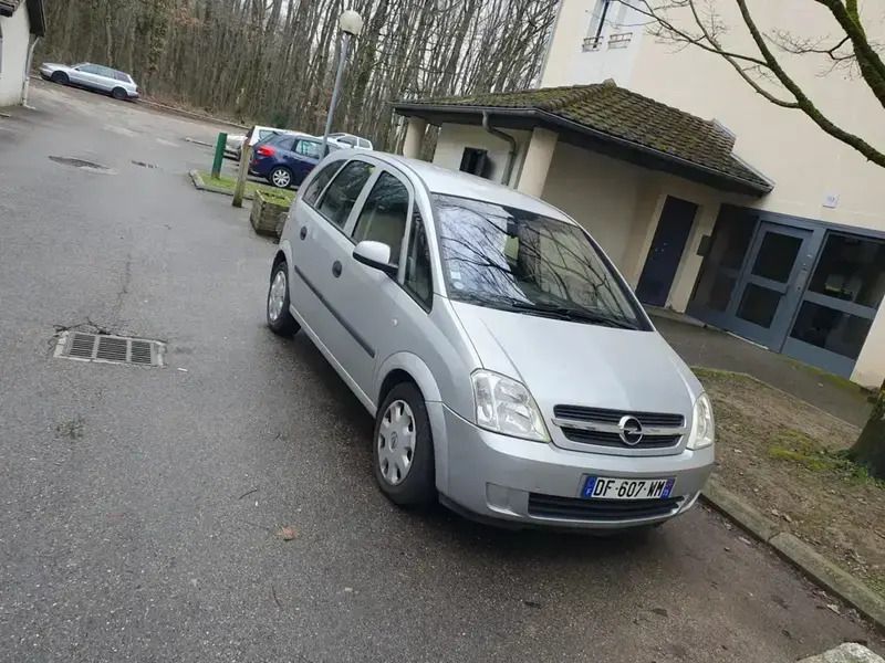 Image 2/4