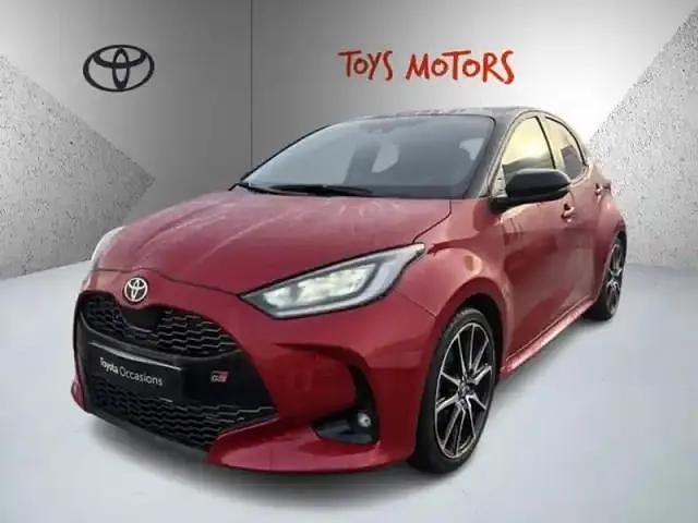 Rouge Occasion 2022 Toyota Yaris Sport Coupé | 22 990 € - Image 1/4
