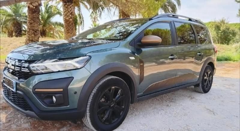 Vert Utilisé 2023 Dacia Jogger Extreme Break | 17 250 € (Bon prix) - Image 1/4