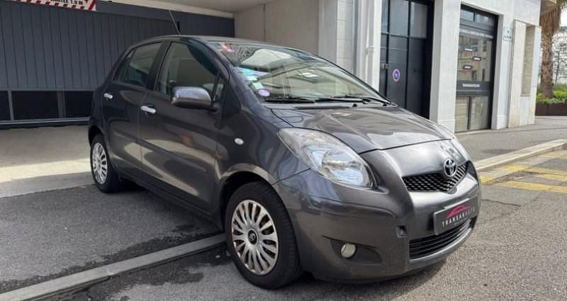 Occasion Toyota Yaris 69 ch (50 kW) 2011 Gris Citadine