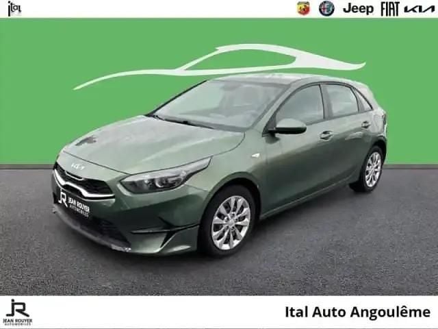 Vert bornéo métallisé Utilisé 2022 Kia Ceed Motion Berline | 15 990 € (Bon prix) - Image 1/4