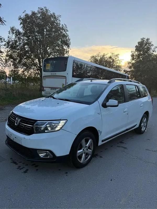 Utilisé 2018 Dacia Logan Lauréate Berline | 3 500 € - Image 1/4