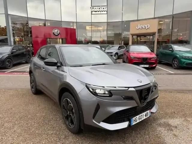 Gris arese métallisée/toit noir Occasion 2025 Alfa Romeo Junior Edizione Speciale SUV | 36 490 € - Image 1/4