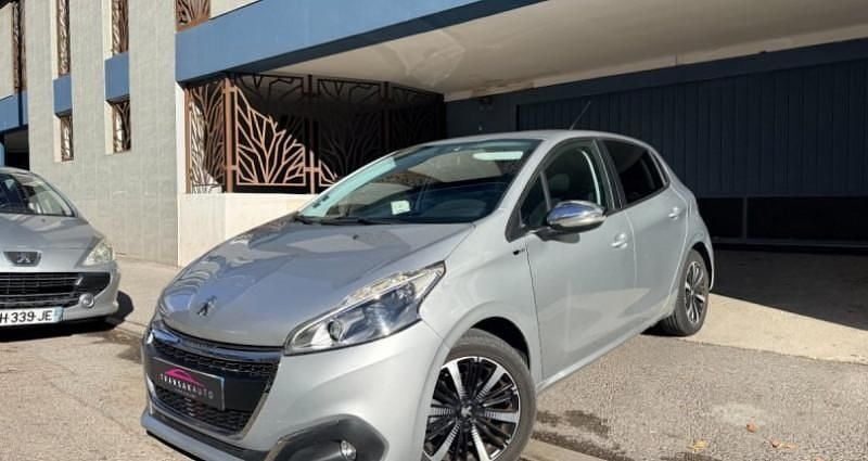 Gris Utilisé 2016 Peugeot 208 Style Citadine | 4 990 € (Super prix) - Image 1/4
