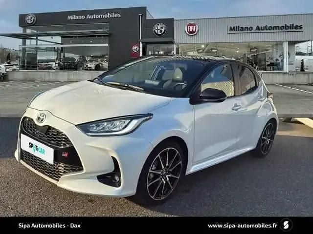 Blanc Utilisé 2024 Toyota Yaris Berline | 22 990 € - Image 1/4