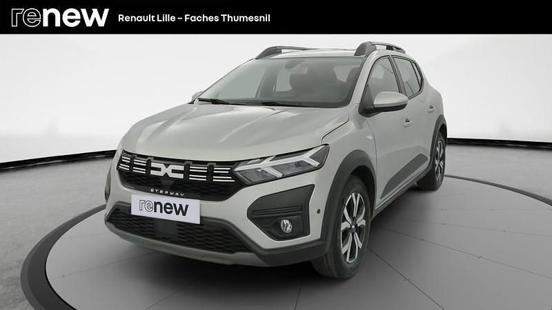 Gris Utilisé 2024 Dacia Sandero Expression Citadine | 16 999 € (Prix assez cher) - Image 1/4