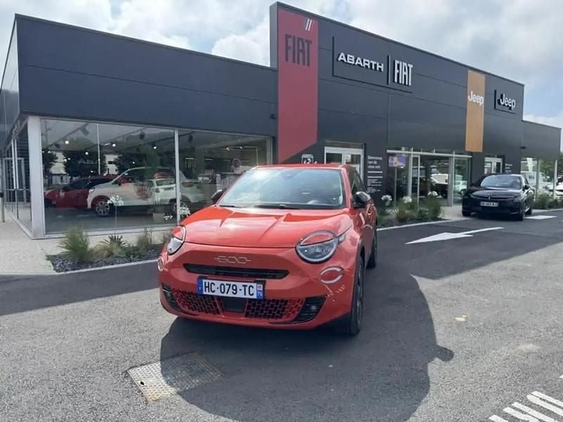 Orange Utilisé 2025 Fiat 600E La Prima SUV | 33 990 € (Prix cher) - Image 1/4