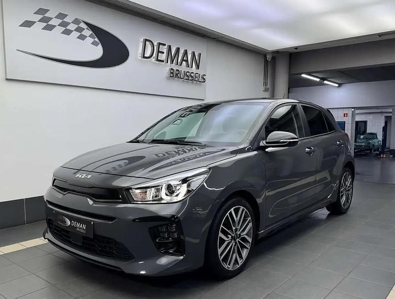 Gris Utilisé 2022 Kia Rio GT-Line Berline | 20 750 € (Prix juste) - Image 1/4