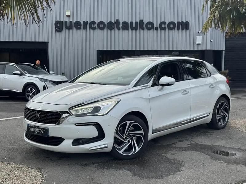 Blanc Utilisé 2015 Citroën DS5 Sport Chic Citadine | 14 490 € (Prix juste) - Image 1/4