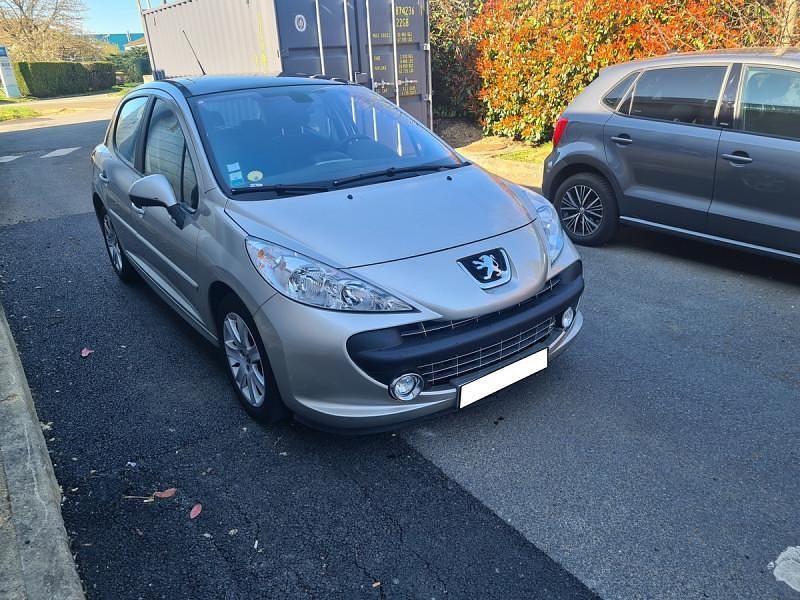 Utilisé 2009 Peugeot 207 Premium Citadine | 7 490 € - Image 1/3