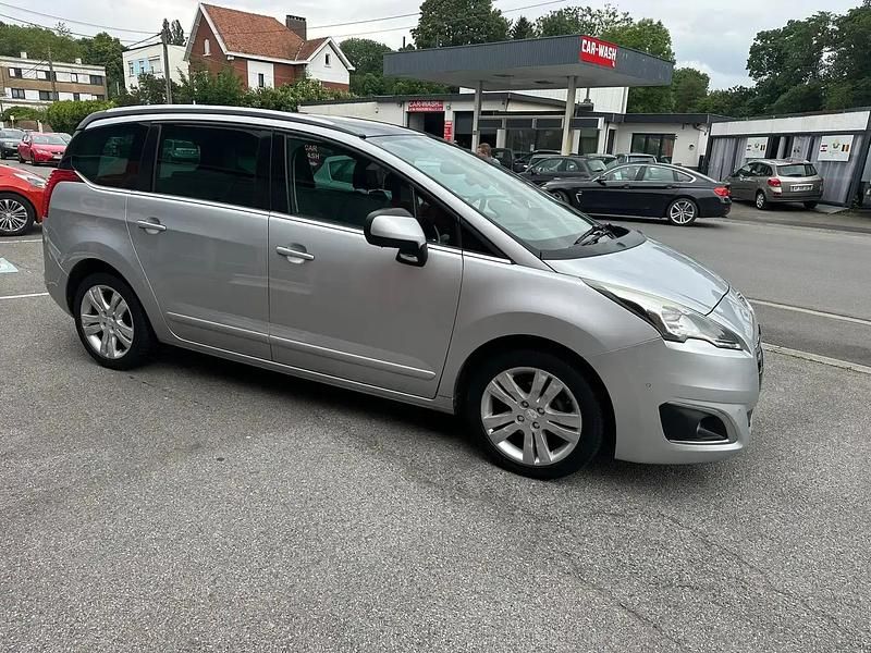 Gris Utilisé 2014 Peugeot 5008 Style Monospace | 7 390 € (Prix juste) - Image 1/4