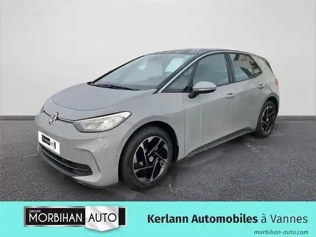 Gris lunaire toit noir Utilisé 2024 VW ID.3 Pro Performance Citadine | 30 990 € (Prix juste) - Image 1/4