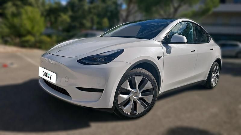 Blanc Utilisé 2024 Tesla Model Y Standard Range SUV | 35 290 € (Prix juste) - Image 1/4