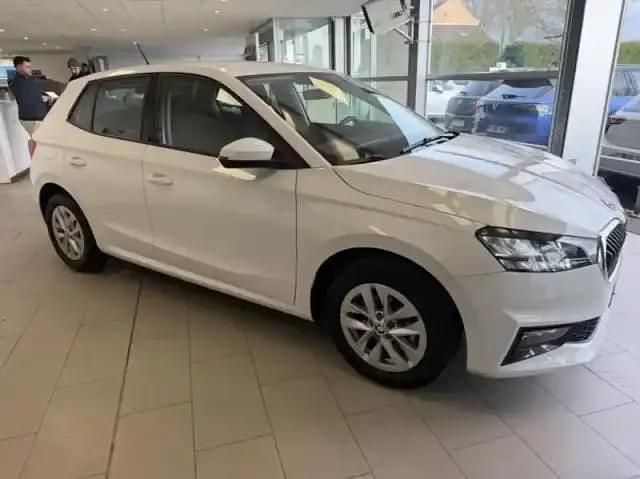Blanc cristal spéciale Occasion 2023 Skoda Fabia Ambition Berline | 14 990 € (Prix juste) - Image 1/4
