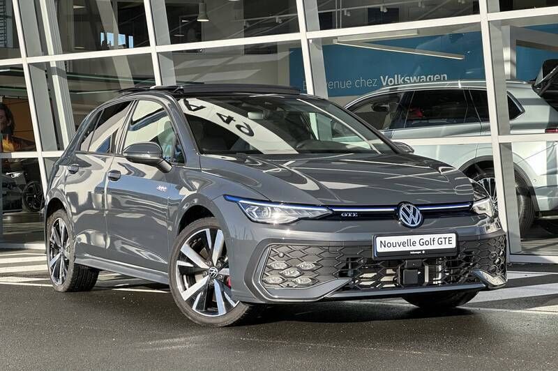 Gris Utilisé 2024 VW Golf VIII GTE Berline | 49 989 € - Image 1/3