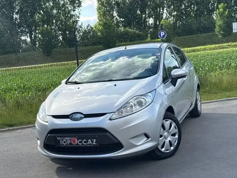 Gris Utilisé 2010 Ford Fiesta Trend+ Citadine | 4 990 € - Image 1/4