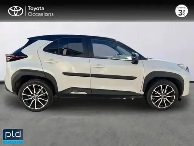 Occasion Toyota Yaris Cross Sport 2023 Bi ton gris chrome SUV
