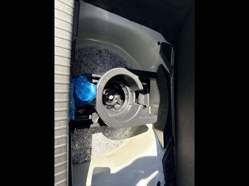 Image 2/4