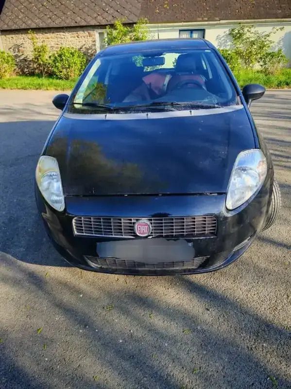 Noir Utilisé 2009 Fiat Grande Punto Citadine | 2 800 € - Image 1/4
