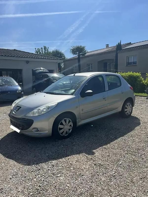 Argent Utilisé 2012 Peugeot 206 Berline | 3 900 € (Prix juste) - Image 1/4
