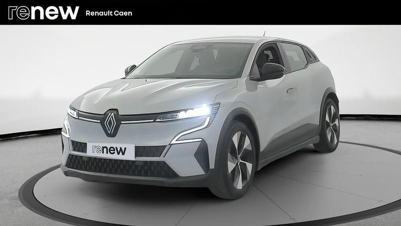Gris Utilisé 2022 Renault Mégane Equilibre Berline | 20 990 € (Prix juste) - Image 1/4