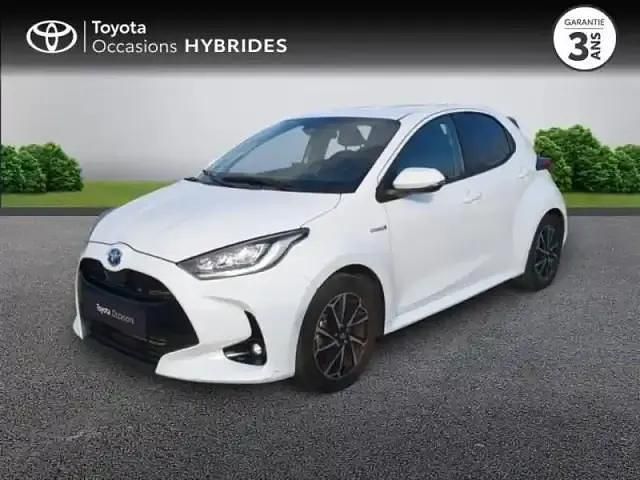 Blanc pur Utilisé 2021 Toyota Yaris Hybrid Design Berline | 16 490 € (Bon prix) - Image 1/4