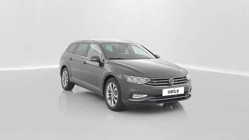 Gris Utilisé 2023 VW Passat Life Break | 32 500 € (Prix juste) - Image 1/4